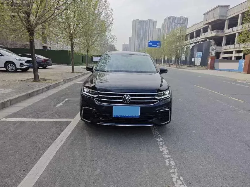 2023 Volkswagen Tiguan L 2.0T 186HP L4 7DCT,autocango,china used car exporter,china ev exporter,chinese used car exporter,chinese used ev exporter