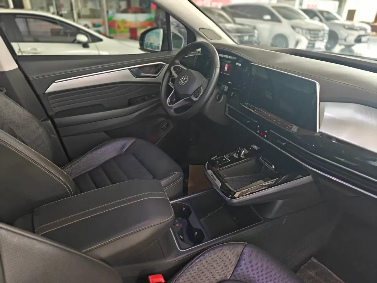 2023 Volkswagen Talagon 2.0T 220HP L4 7DCT,autocango,china used car exporter,china ev exporter,chinese used car exporter,chinese used ev exporter