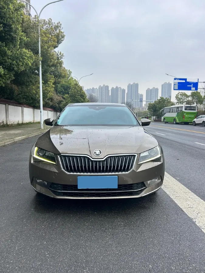 2017 Skoda Superb 1.4T 150HP L4 7DCT,autocango,china used car exporter,china ev exporter,chinese used car exporter,chinese used ev exporter
