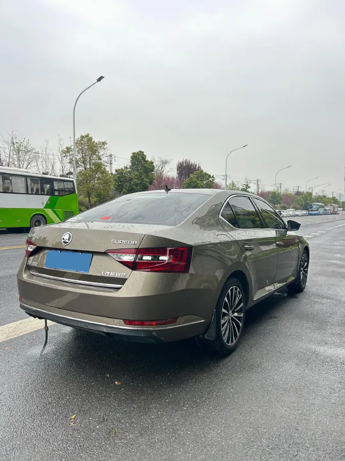 2017 Skoda Superb 1.4T 150HP L4 7DCT,autocango,china used car exporter,china ev exporter,chinese used car exporter,chinese used ev exporter