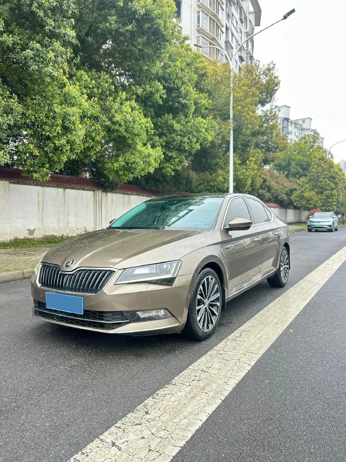 2017 Skoda Superb 1.4T 150HP L4 7DCT,autocango,china used car exporter,china ev exporter,chinese used car exporter,chinese used ev exporter
