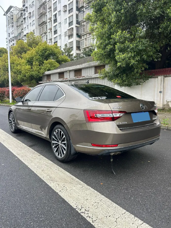 2017 Skoda Superb 1.4T 150HP L4 7DCT,autocango,china used car exporter,china ev exporter,chinese used car exporter,chinese used ev exporter