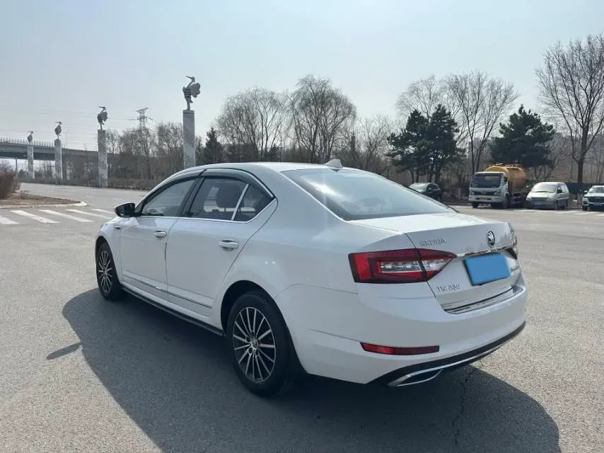 2018 Skoda Octavia 1.2T 116HP L4 7DCT,autocango,china used car exporter,china ev exporter,chinese used car exporter,chinese used ev exporter