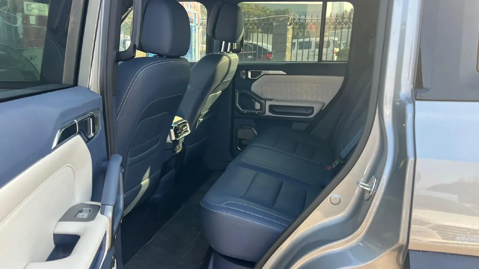 2024 Jetour ShanHai TravellerC-DM 1.5T 156HP L4 3DHT PHEV 43.24KWH,autocango,china used car exporter,china ev exporter,chinese used car exporter,chinese used ev exporter