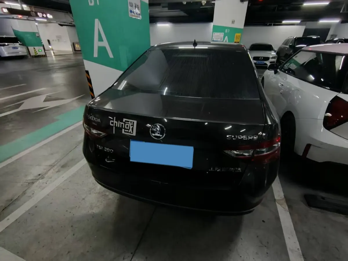 2018 Skoda Superb 1.8T 180HP L4 7DCT,autocango,china used car exporter,china ev exporter,chinese used car exporter,chinese used ev exporter