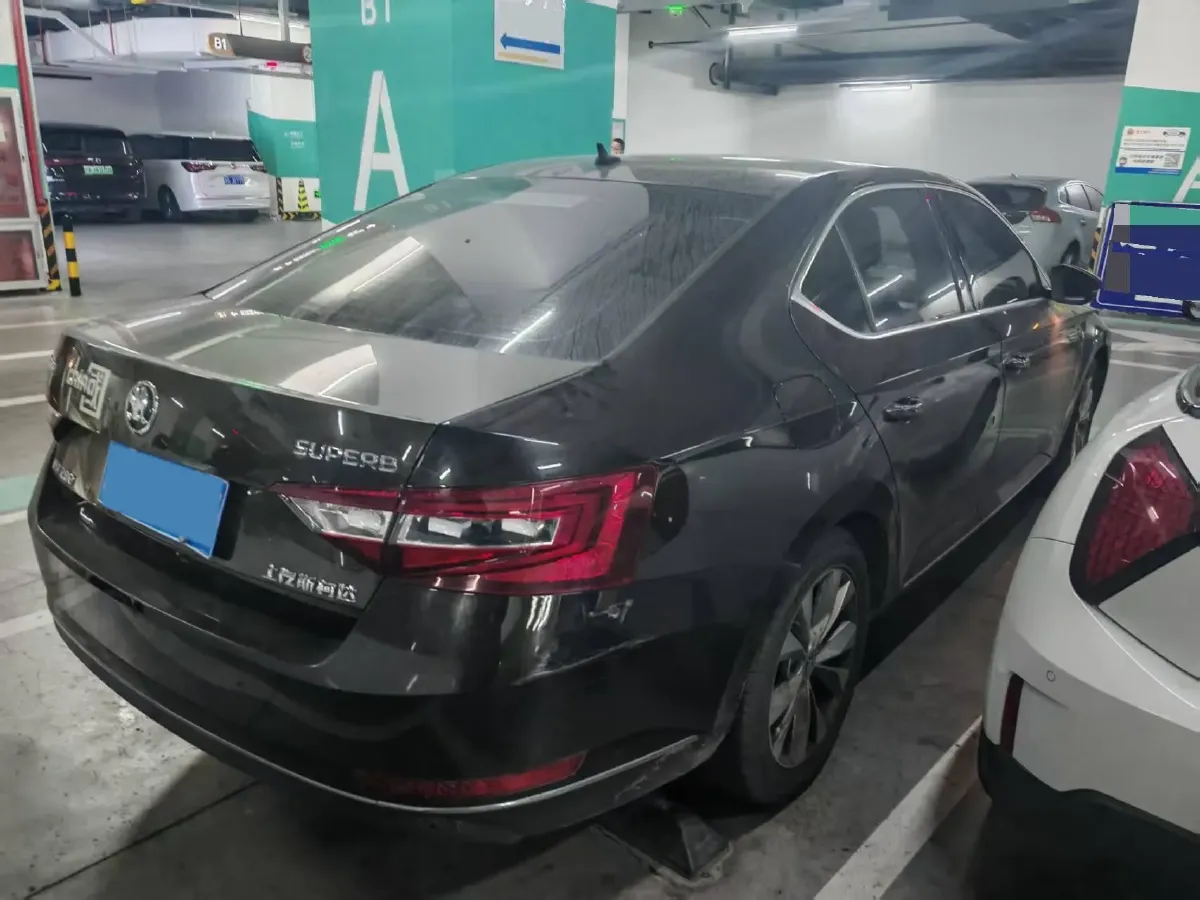 2018 Skoda Superb 1.8T 180HP L4 7DCT,autocango,china used car exporter,china ev exporter,chinese used car exporter,chinese used ev exporter