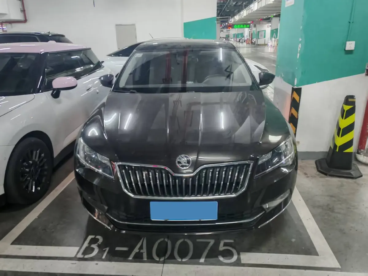2018 Skoda Superb 1.8T 180HP L4 7DCT,autocango,china used car exporter,china ev exporter,chinese used car exporter,chinese used ev exporter