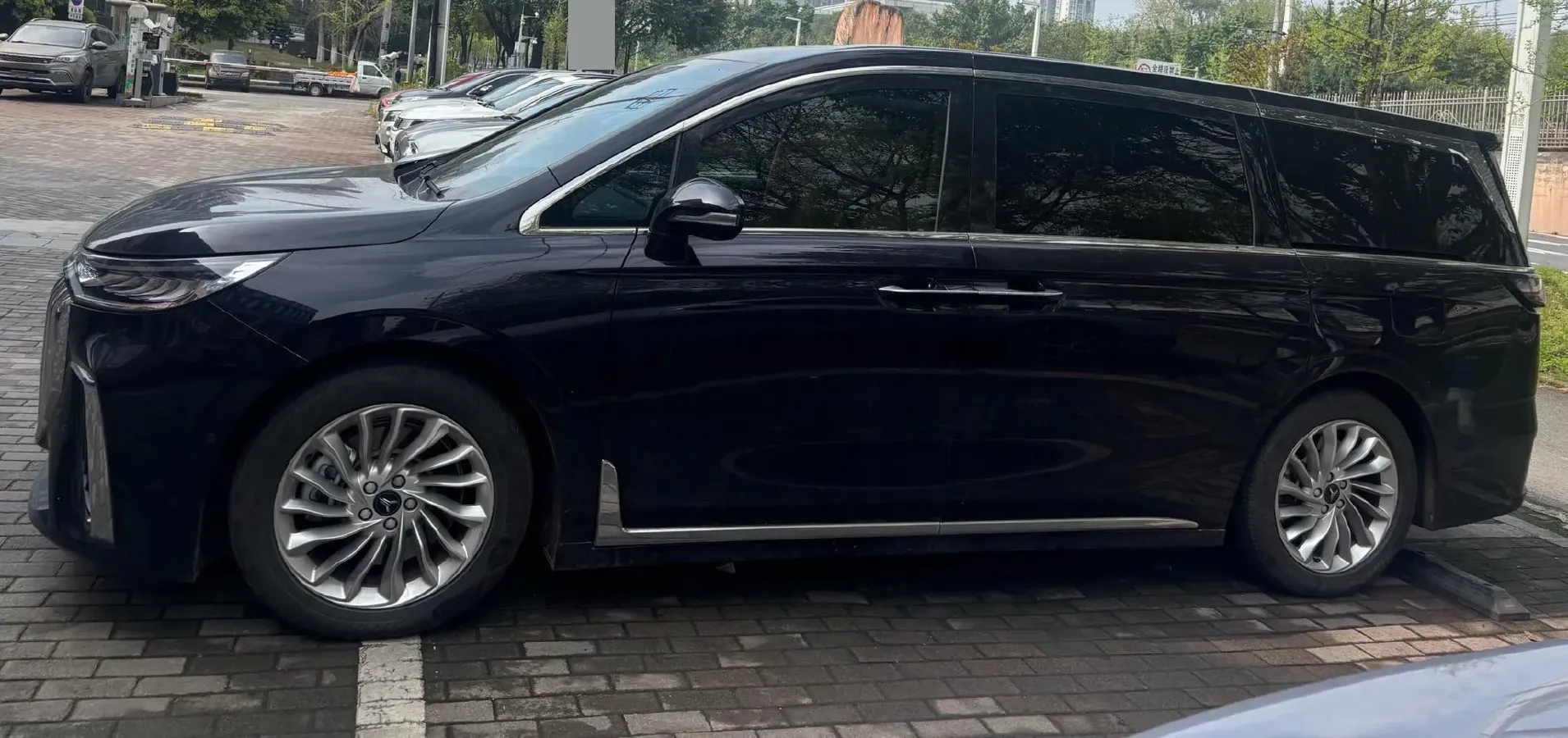 2024 Voyah Dream 1.5T 150HP L4 PHEV 43KWH,autocango,china used car exporter,china ev exporter,chinese used car exporter,chinese used ev exporter