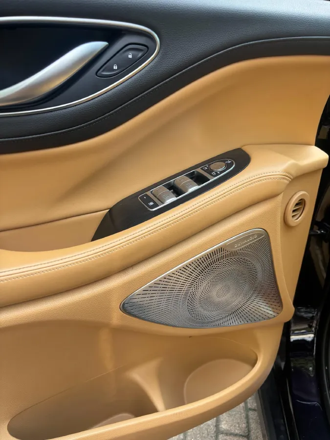 2024 Voyah Dream 1.5T 150HP L4 PHEV 43KWH,autocango,china used car exporter,china ev exporter,chinese used car exporter,chinese used ev exporter