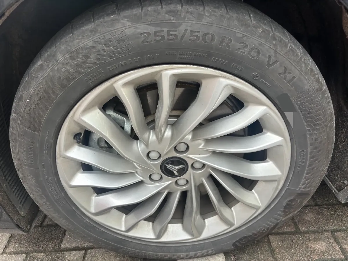 2024 Voyah Dream 1.5T 150HP L4 PHEV 43KWH,autocango,china used car exporter,china ev exporter,chinese used car exporter,chinese used ev exporter