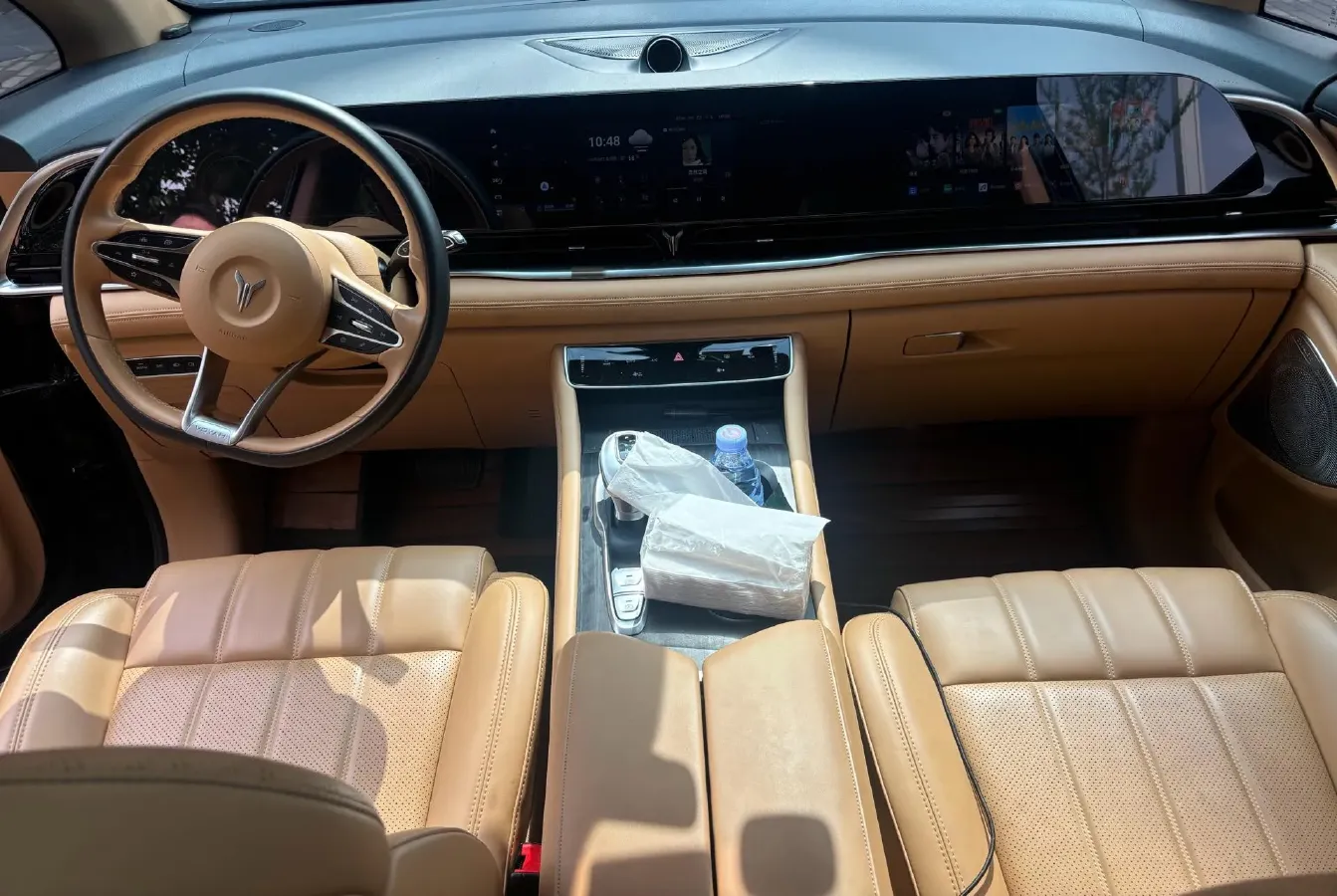 2024 Voyah Dream 1.5T 150HP L4 PHEV 43KWH,autocango,china used car exporter,china ev exporter,chinese used car exporter,chinese used ev exporter