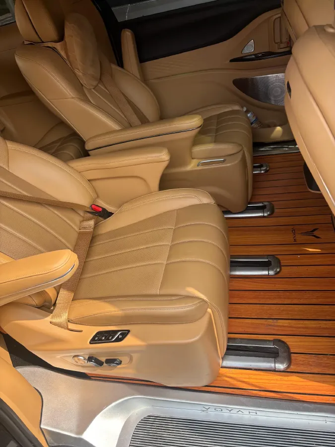 2024 Voyah Dream 1.5T 150HP L4 PHEV 43KWH,autocango,china used car exporter,china ev exporter,chinese used car exporter,chinese used ev exporter