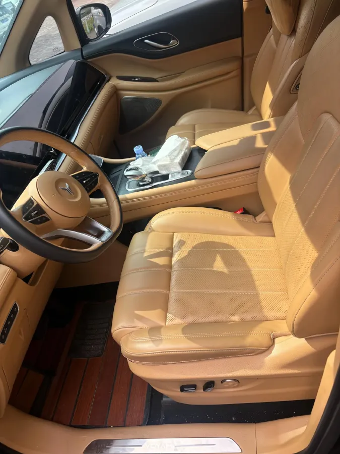 2024 Voyah Dream 1.5T 150HP L4 PHEV 43KWH,autocango,china used car exporter,china ev exporter,chinese used car exporter,chinese used ev exporter