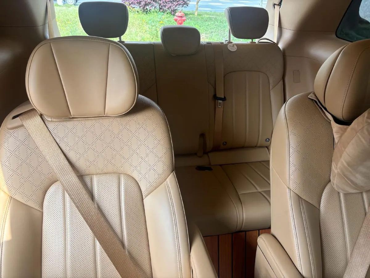 2024 Voyah Dream 1.5T 150HP L4 PHEV 43KWH,autocango,china used car exporter,china ev exporter,chinese used car exporter,chinese used ev exporter