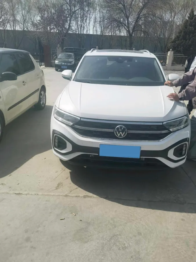 2023 Volkswagen T-Roc 1.5T 160HP L4 7DCT,autocango,china used car exporter,china ev exporter,chinese used car exporter,chinese used ev exporter