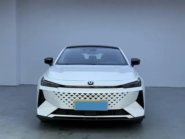 2024 ChangAn UNI-V iDD 1.5L 110HP L4 E-CVT PHEV 18.99KWH,autocango,china used car exporter,china ev exporter,chinese used car exporter,chinese used ev exporter