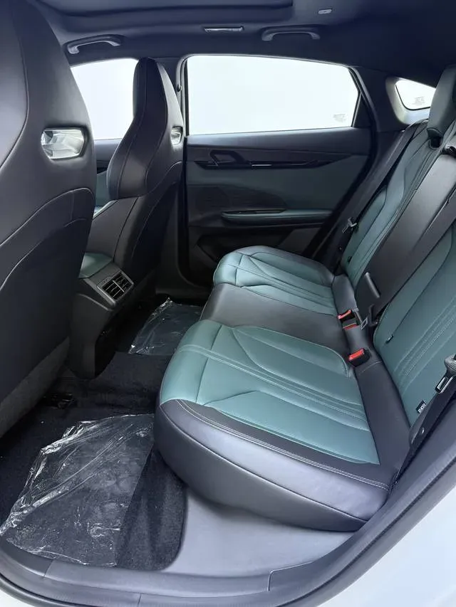 2024 ChangAn UNI-V iDD 1.5L 110HP L4 E-CVT PHEV 18.99KWH,autocango,china used car exporter,china ev exporter,chinese used car exporter,chinese used ev exporter