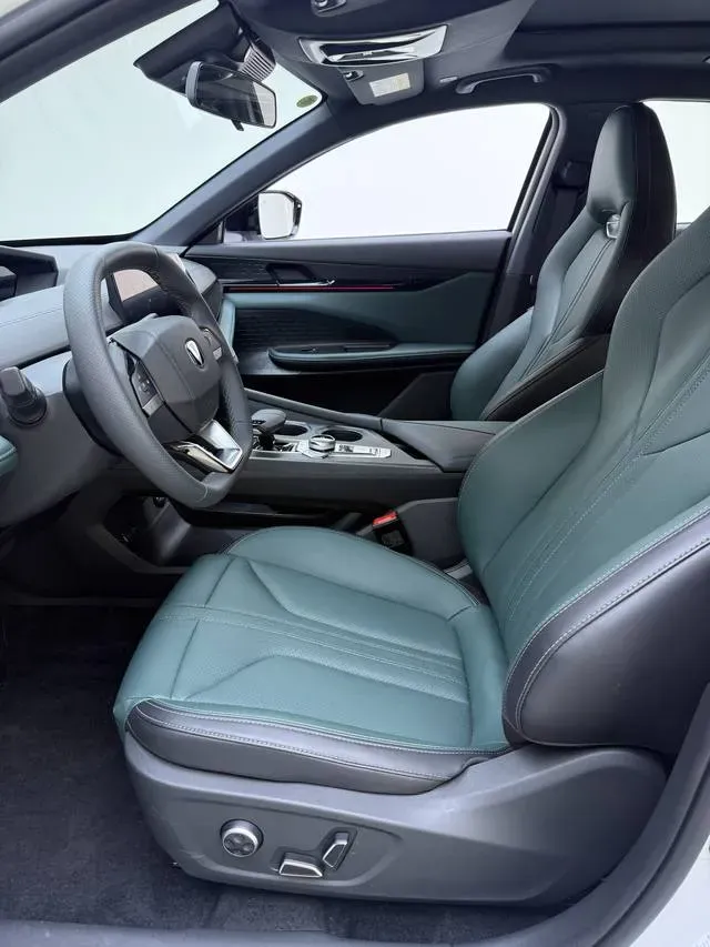 2024 ChangAn UNI-V iDD 1.5L 110HP L4 E-CVT PHEV 18.99KWH,autocango,china used car exporter,china ev exporter,chinese used car exporter,chinese used ev exporter