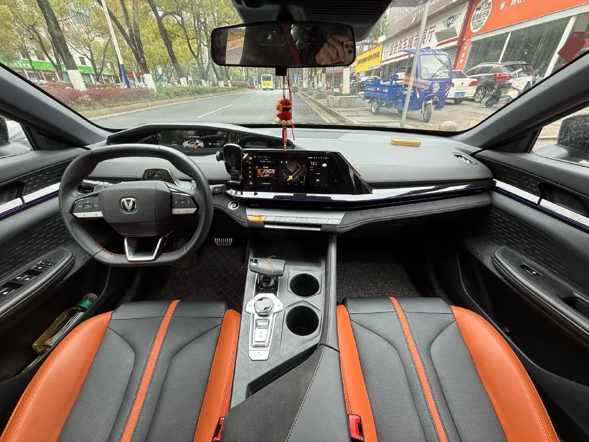 2024 ChangAn UNI-V 1.5T 188HP L4 7DCT,autocango,china used car exporter,china ev exporter,chinese used car exporter,chinese used ev exporter