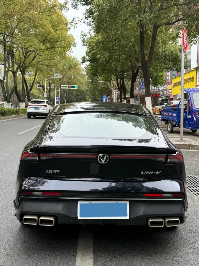 2024 ChangAn UNI-V 1.5T 188HP L4 7DCT,autocango,china used car exporter,china ev exporter,chinese used car exporter,chinese used ev exporter