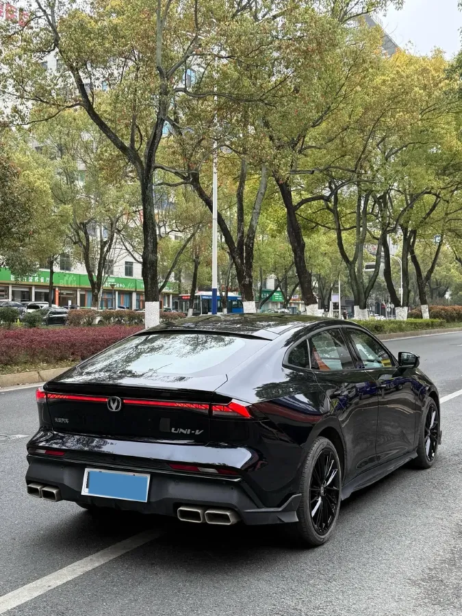 2024 ChangAn UNI-V 1.5T 188HP L4 7DCT,autocango,china used car exporter,china ev exporter,chinese used car exporter,chinese used ev exporter