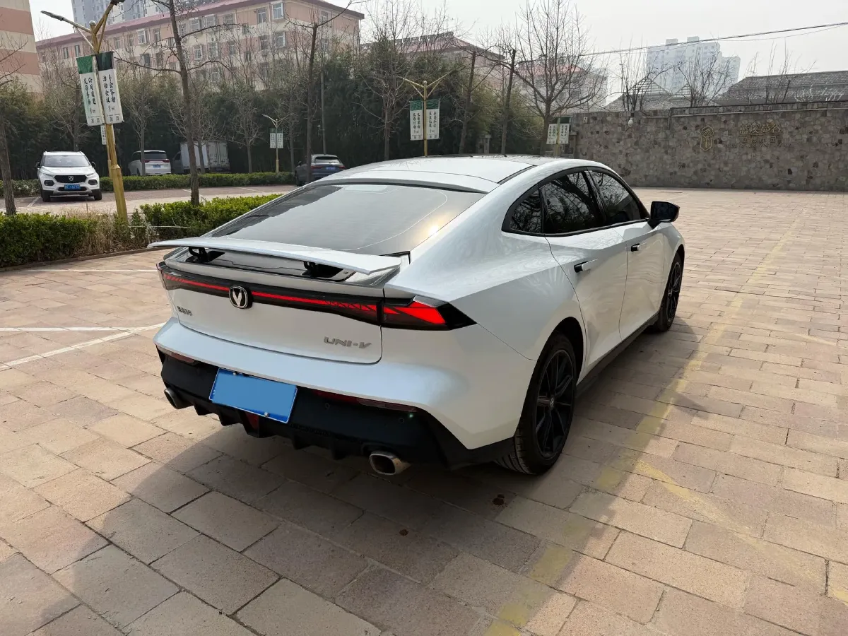 2023 ChangAn UNI-V 1.5T 188HP L4 7DCT,autocango,china used car exporter,china ev exporter,chinese used car exporter,chinese used ev exporter