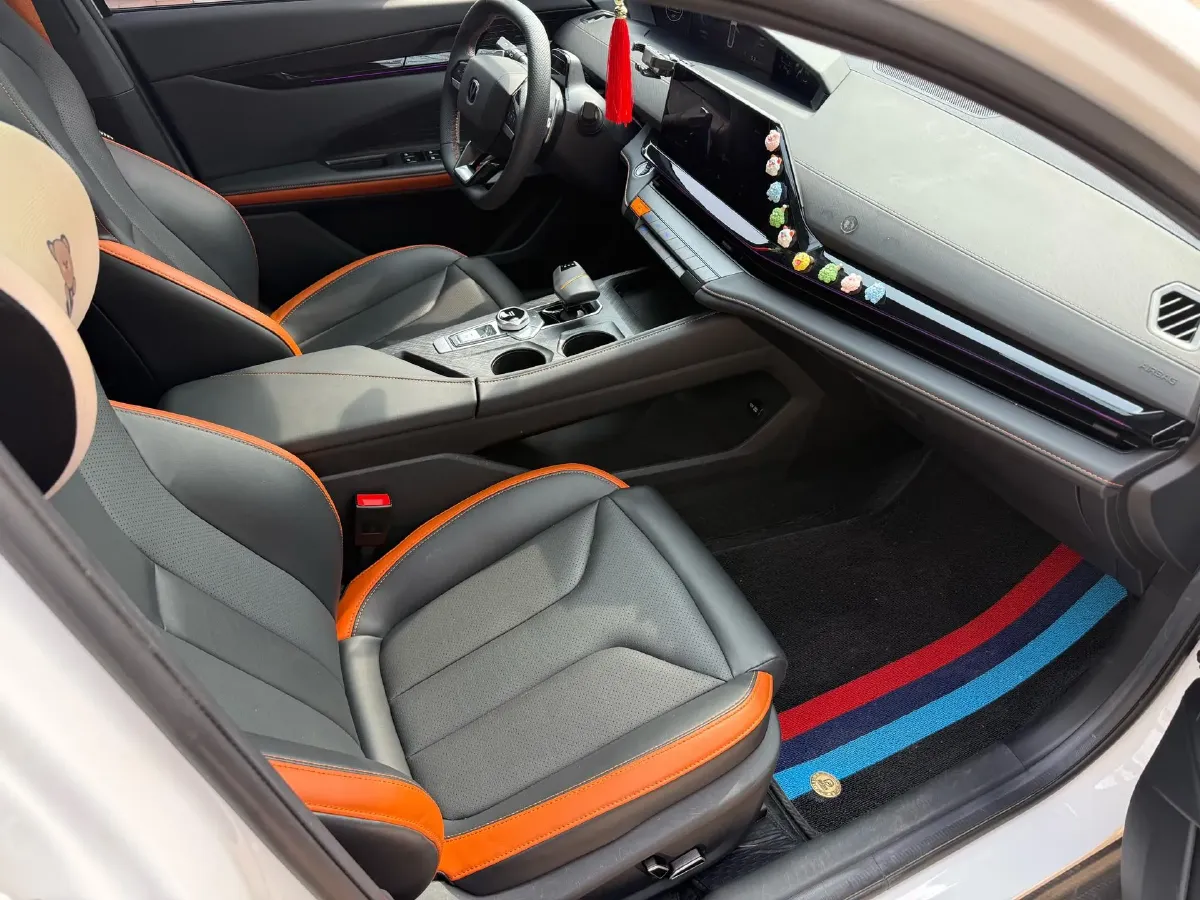 2023 ChangAn UNI-V 1.5T 188HP L4 7DCT,autocango,china used car exporter,china ev exporter,chinese used car exporter,chinese used ev exporter