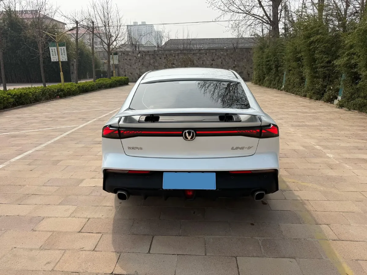 2023 ChangAn UNI-V 1.5T 188HP L4 7DCT,autocango,china used car exporter,china ev exporter,chinese used car exporter,chinese used ev exporter