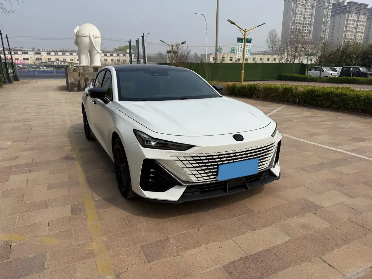 2023 ChangAn UNI-V 1.5T 188HP L4 7DCT,autocango,china used car exporter,china ev exporter,chinese used car exporter,chinese used ev exporter