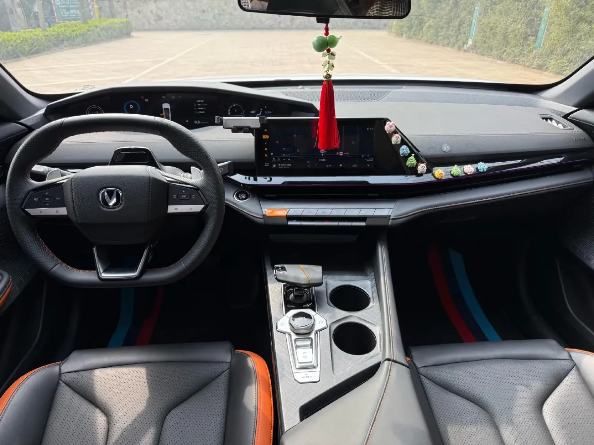 2023 ChangAn UNI-V 1.5T 188HP L4 7DCT,autocango,china used car exporter,china ev exporter,chinese used car exporter,chinese used ev exporter