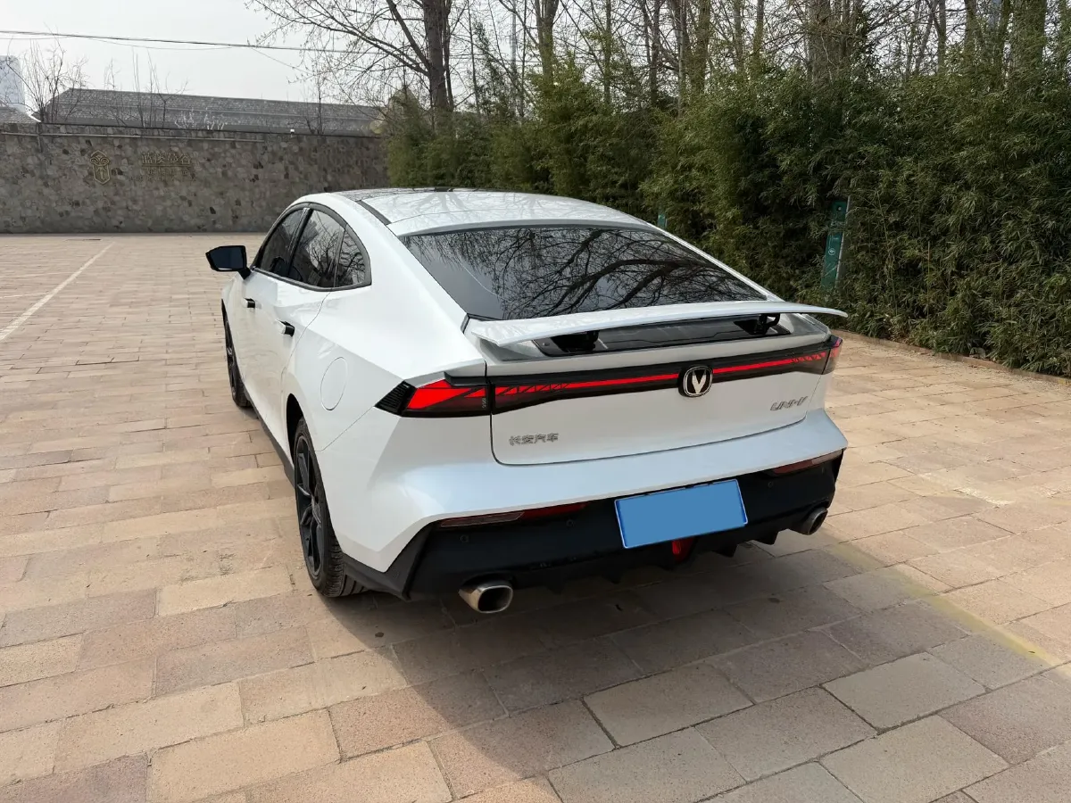 2023 ChangAn UNI-V 1.5T 188HP L4 7DCT,autocango,china used car exporter,china ev exporter,chinese used car exporter,chinese used ev exporter