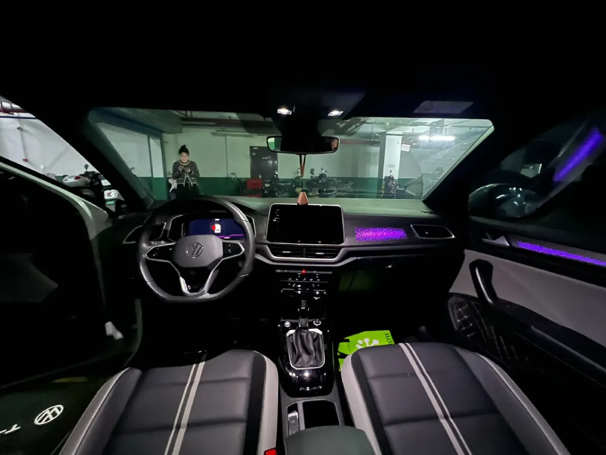 2023 Volkswagen T-Roc 1.5T 160HP L4 7DCT,autocango,china used car exporter,china ev exporter,chinese used car exporter,chinese used ev exporter