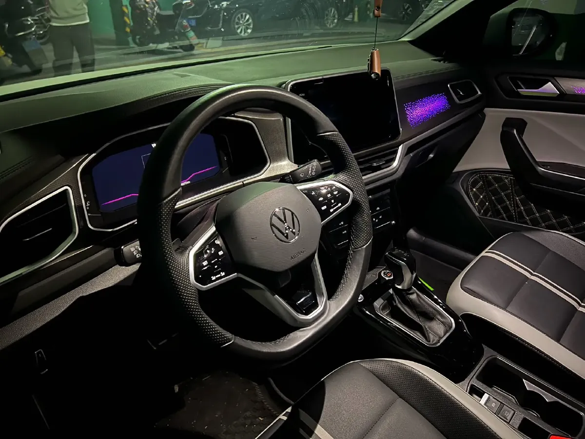 2023 Volkswagen T-Roc 1.5T 160HP L4 7DCT,autocango,china used car exporter,china ev exporter,chinese used car exporter,chinese used ev exporter