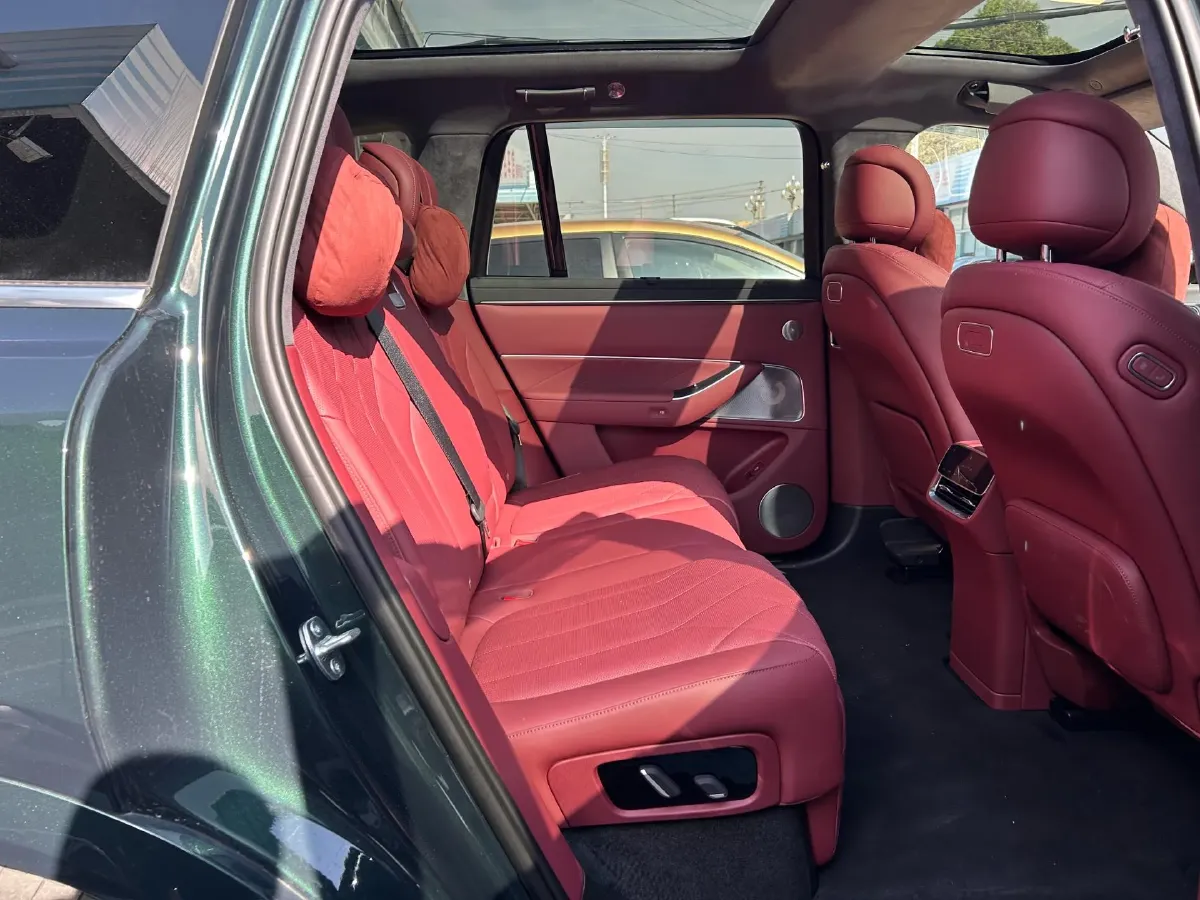 2025 AITO AITO M8 REEV 160HP REEV 53.4KWH,autocango,china used car exporter,china ev exporter,chinese used car exporter,chinese used ev exporter