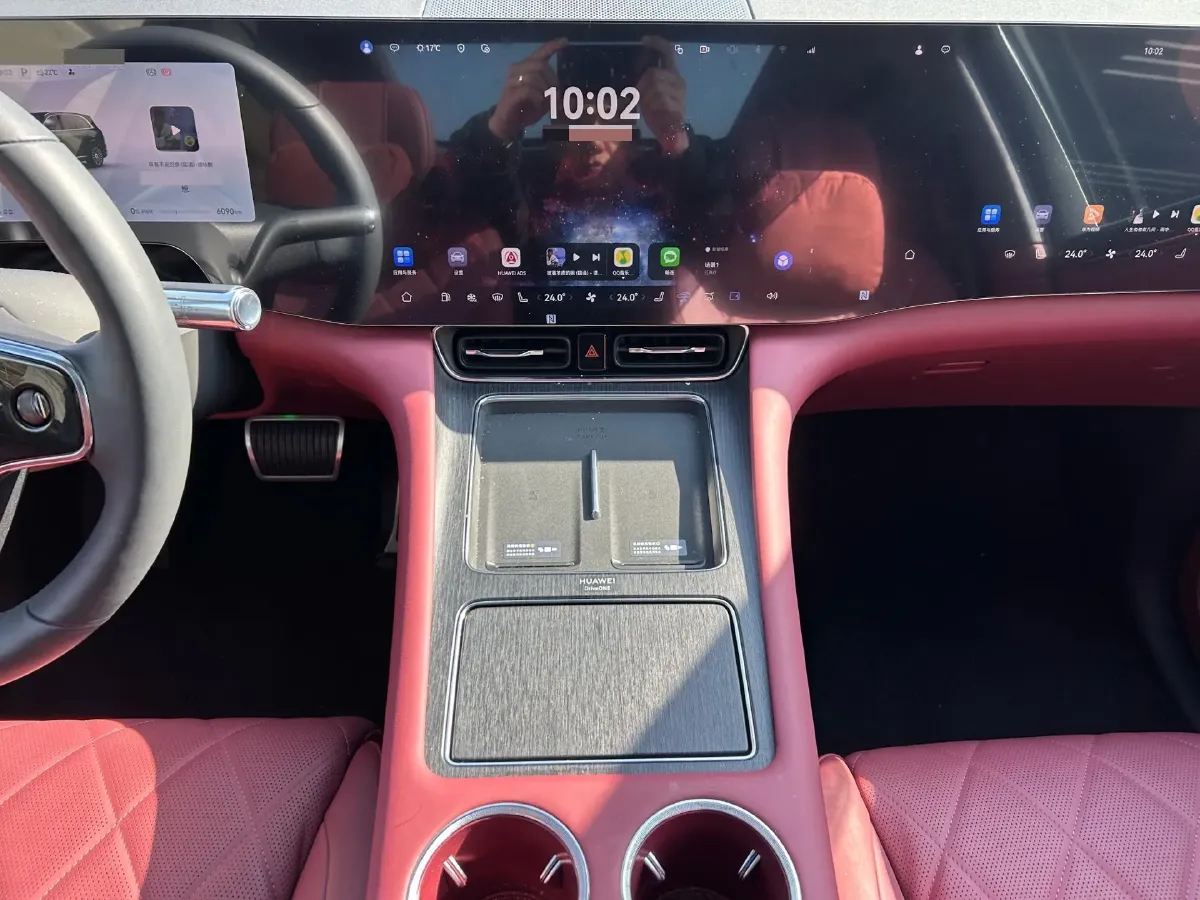 2025 AITO AITO M8 REEV 160HP REEV 53.4KWH,autocango,china used car exporter,china ev exporter,chinese used car exporter,chinese used ev exporter