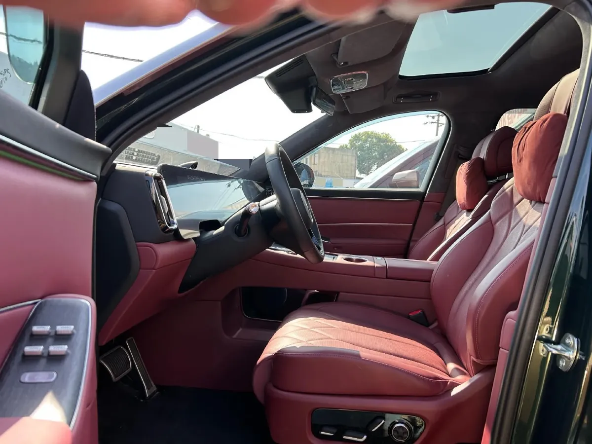 2025 AITO AITO M8 REEV 160HP REEV 53.4KWH,autocango,china used car exporter,china ev exporter,chinese used car exporter,chinese used ev exporter