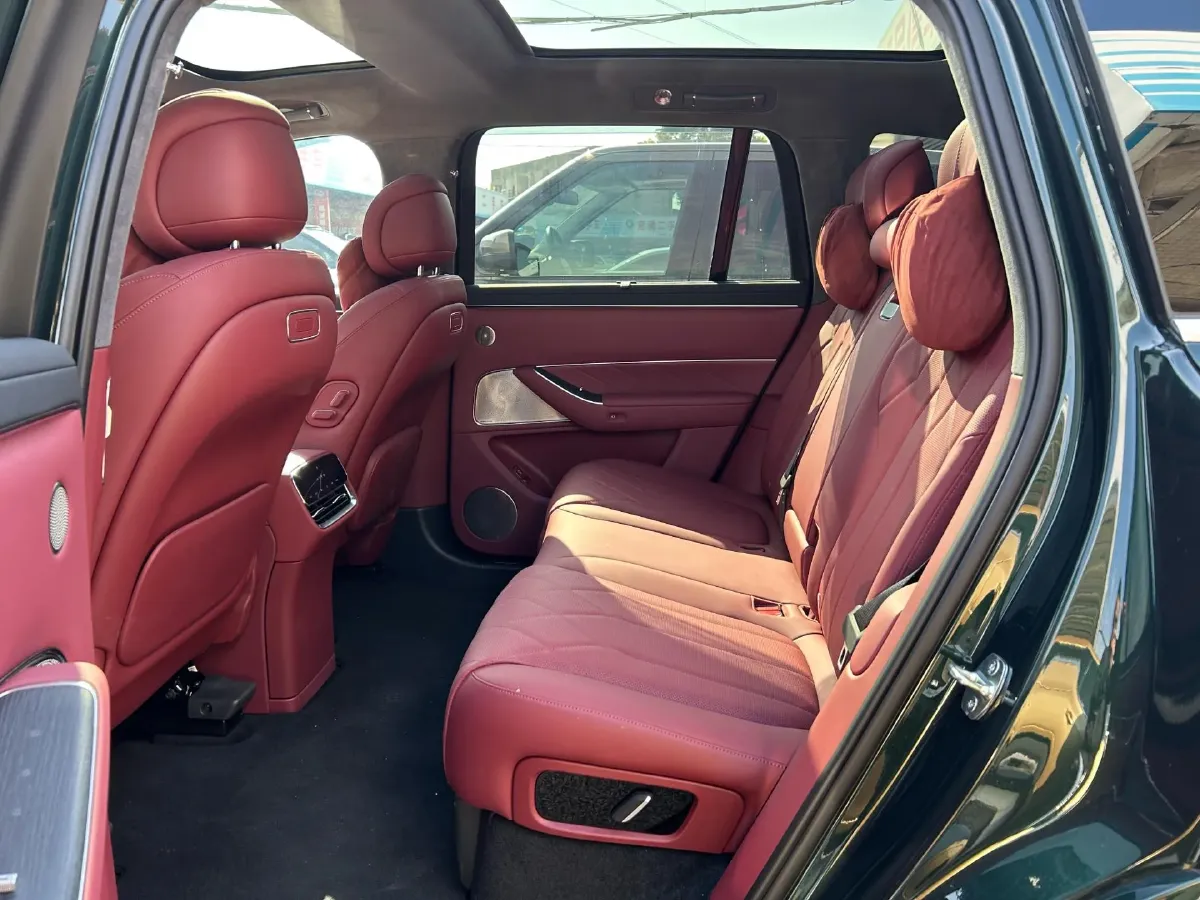 2025 AITO AITO M8 REEV 160HP REEV 53.4KWH,autocango,china used car exporter,china ev exporter,chinese used car exporter,chinese used ev exporter