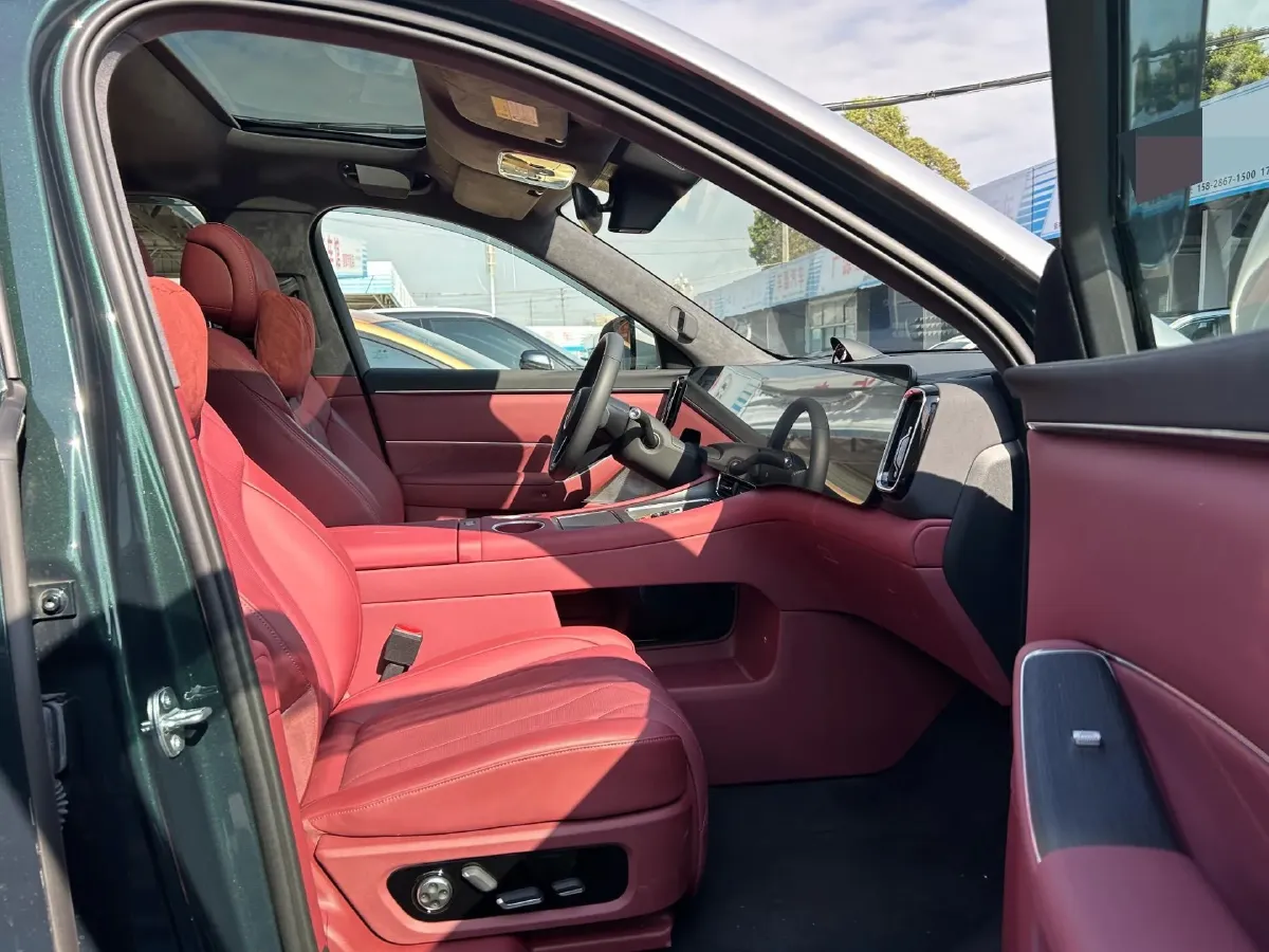 2025 AITO AITO M8 REEV 160HP REEV 53.4KWH,autocango,china used car exporter,china ev exporter,chinese used car exporter,chinese used ev exporter