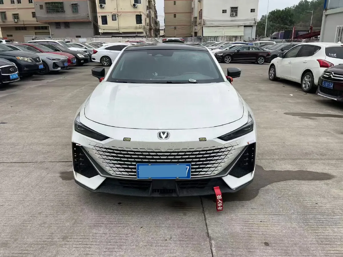 2022 ChangAn UNI-V 1.5T 188HP L4 7DCT,autocango,china used car exporter,china ev exporter,chinese used car exporter,chinese used ev exporter