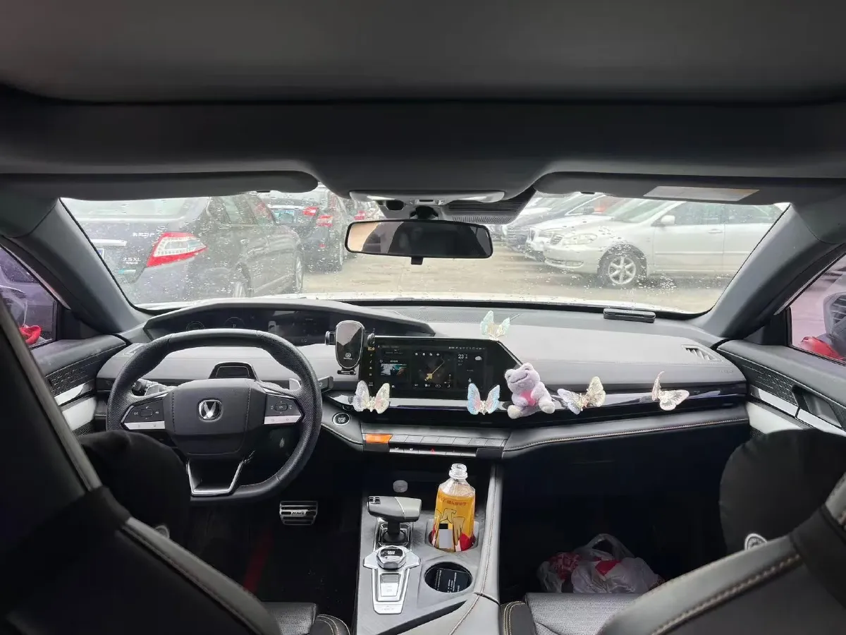 2022 ChangAn UNI-V 1.5T 188HP L4 7DCT,autocango,china used car exporter,china ev exporter,chinese used car exporter,chinese used ev exporter