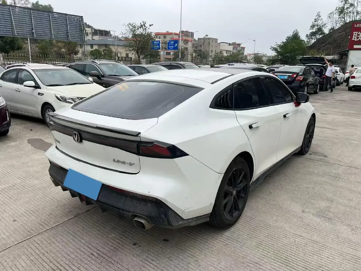 2022 ChangAn UNI-V 1.5T 188HP L4 7DCT,autocango,china used car exporter,china ev exporter,chinese used car exporter,chinese used ev exporter