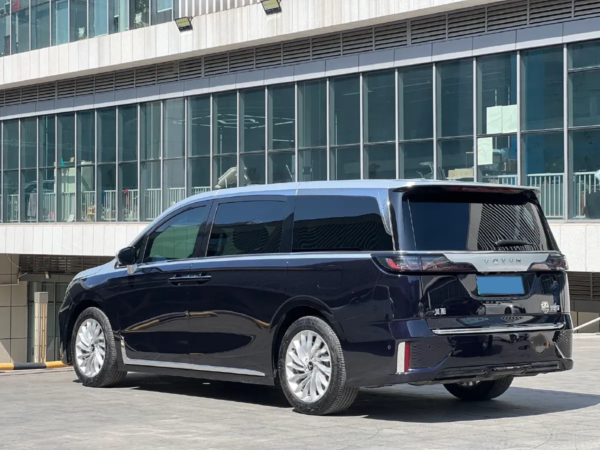 2024 Voyah Dream 1.5T 150HP L4 PHEV 43KWH,autocango,china used car exporter,china ev exporter,chinese used car exporter,chinese used ev exporter