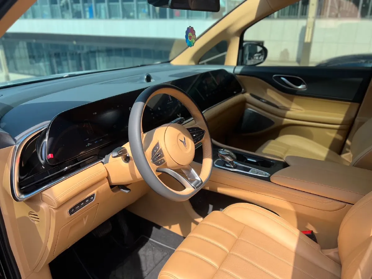 2024 Voyah Dream 1.5T 150HP L4 PHEV 43KWH,autocango,china used car exporter,china ev exporter,chinese used car exporter,chinese used ev exporter