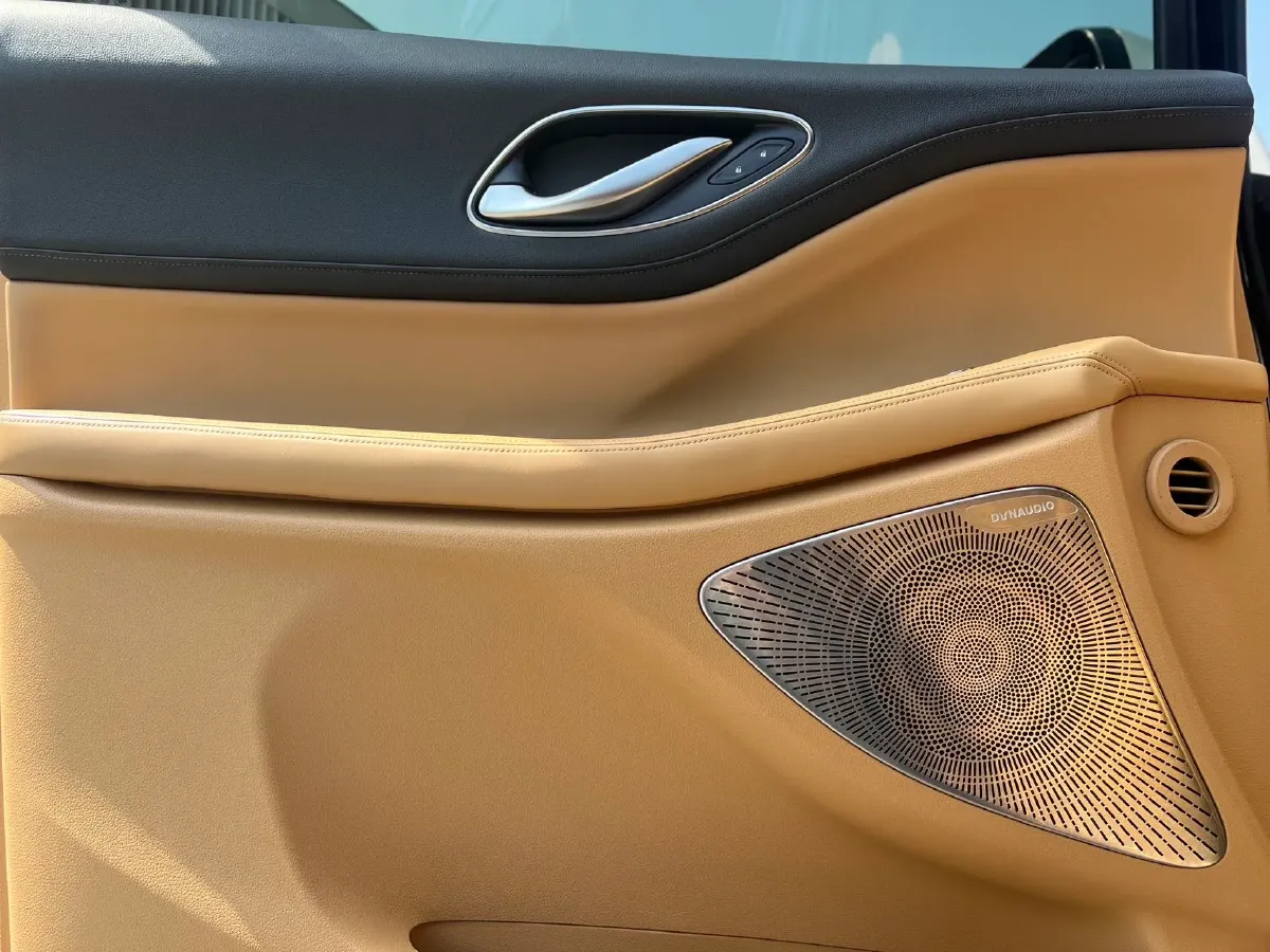 2024 Voyah Dream 1.5T 150HP L4 PHEV 43KWH,autocango,china used car exporter,china ev exporter,chinese used car exporter,chinese used ev exporter