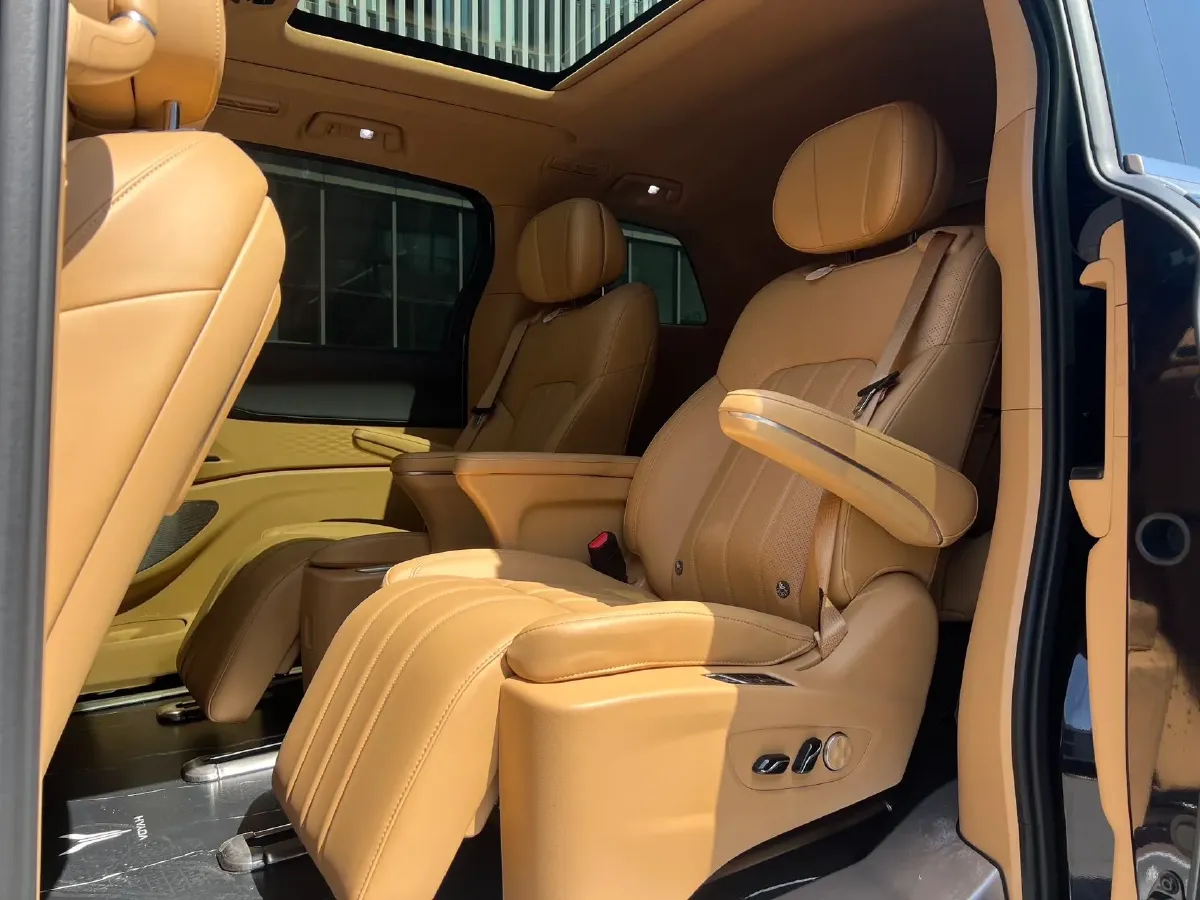 2024 Voyah Dream 1.5T 150HP L4 PHEV 43KWH,autocango,china used car exporter,china ev exporter,chinese used car exporter,chinese used ev exporter