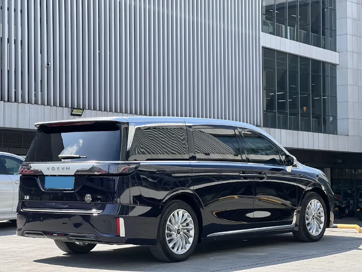 2024 Voyah Dream 1.5T 150HP L4 PHEV 43KWH,autocango,china used car exporter,china ev exporter,chinese used car exporter,chinese used ev exporter