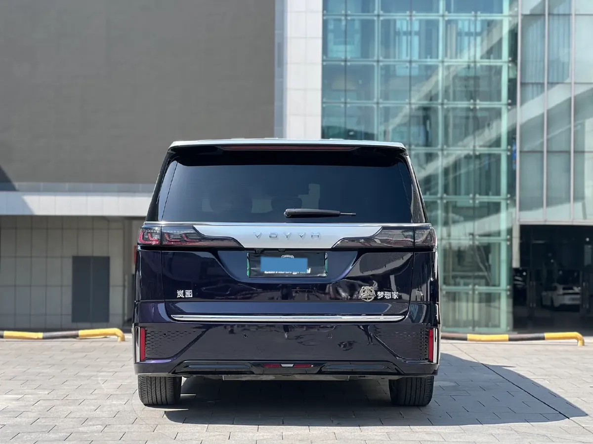 2024 Voyah Dream 1.5T 150HP L4 PHEV 43KWH,autocango,china used car exporter,china ev exporter,chinese used car exporter,chinese used ev exporter