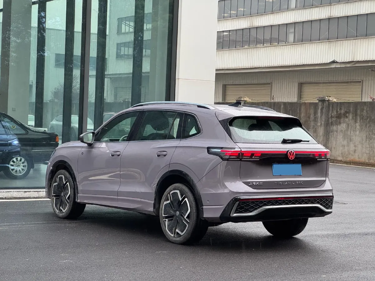 2024 Volkswagen Tiguan L 2.0T 186HP L4 7DCT,autocango,china used car exporter,china ev exporter,chinese used car exporter,chinese used ev exporter