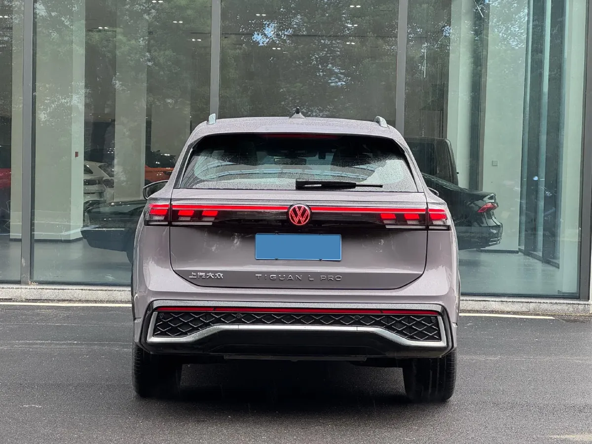 2024 Volkswagen Tiguan L 2.0T 186HP L4 7DCT,autocango,china used car exporter,china ev exporter,chinese used car exporter,chinese used ev exporter
