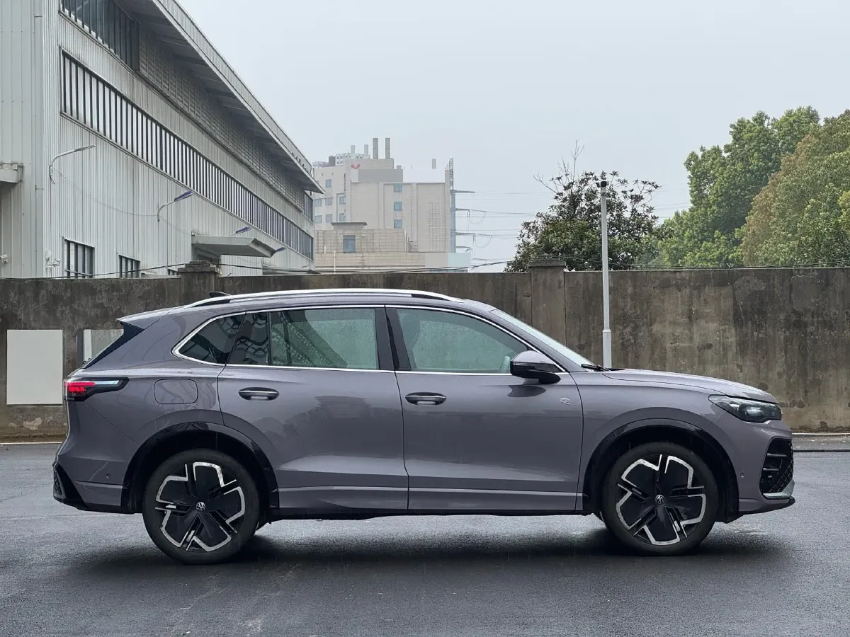 2024 Volkswagen Tiguan L 2.0T 186HP L4 7DCT,autocango,china used car exporter,china ev exporter,chinese used car exporter,chinese used ev exporter